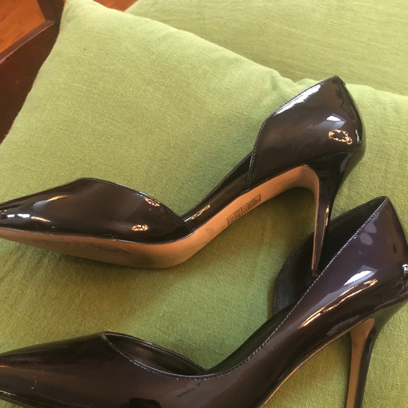 WHBM Navy Patented Heels - Picture 4 of 5